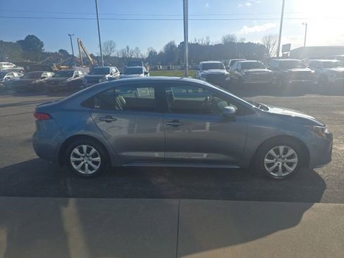 Used 2025 Toyota Corolla LE image 6