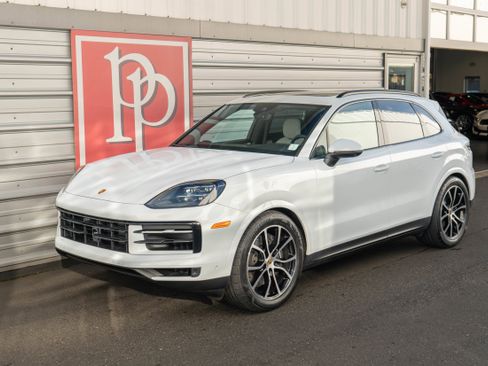 Used 2024 Porsche Cayenne image 39