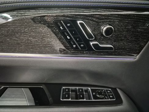 Certified 2025 Cadillac Escalade IQ Luxury 1 w/ Smart Trailering package image 16