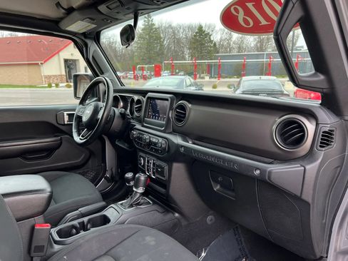 Used 2018 Jeep Wrangler Unlimited Sport S AWD/4WD image 23