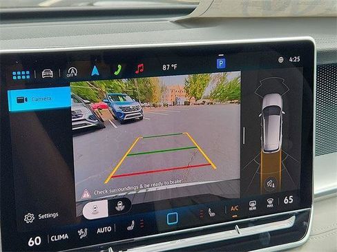 New 2025 Volkswagen Tiguan SE image 14