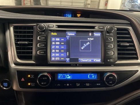 Used 2015 Toyota Highlander XLE image 24