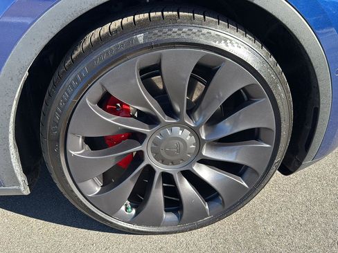 Used 2022 Tesla Model Y Performance image 9