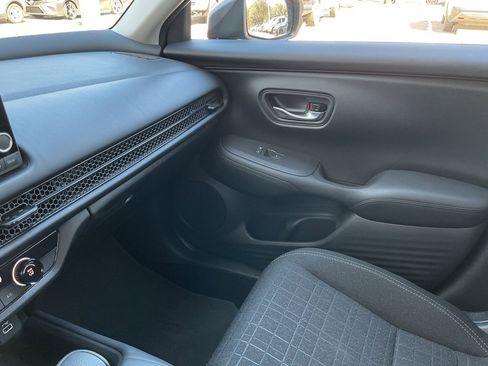 Used 2025 Honda HR-V LX image 37