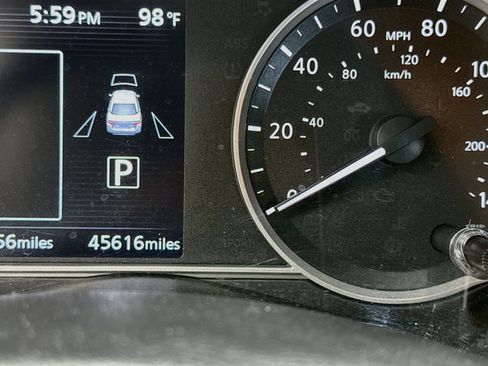 Used 2025 Nissan Versa SV FWD image 19