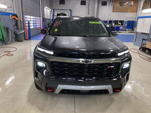 Used 2024 Chevrolet Traverse Z71 w/ Enhanced Driving Package AWD/4WD image 2