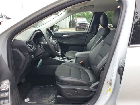 New 2025 Ford Escape SE w/ Class II Trailer Tow Package image 12