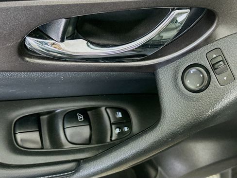 Used 2016 Nissan Rogue S AWD/4WD image 15