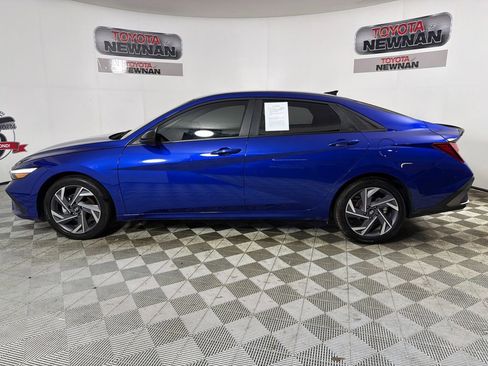 Used 2025 Hyundai Elantra Sport FWD image 6