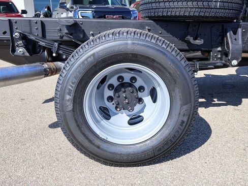 New 2026 GMC Sierra 3500 SLE image 29