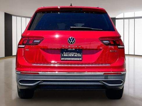Used 2024 Volkswagen Tiguan SE w/ Panoramic Sunroof Package AWD/4WD image 6