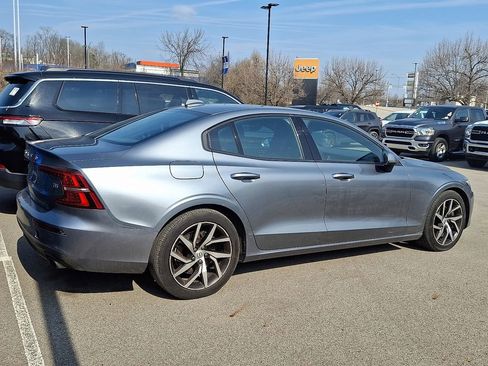 Used 2020 Volvo S60 T5 Momentum image 4