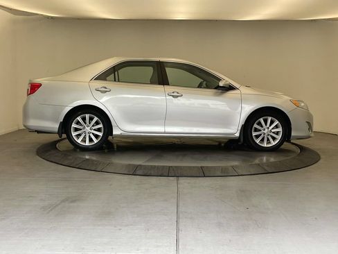 Used 2012 Toyota Camry XLE w/ Leather Pkg FWD image 6