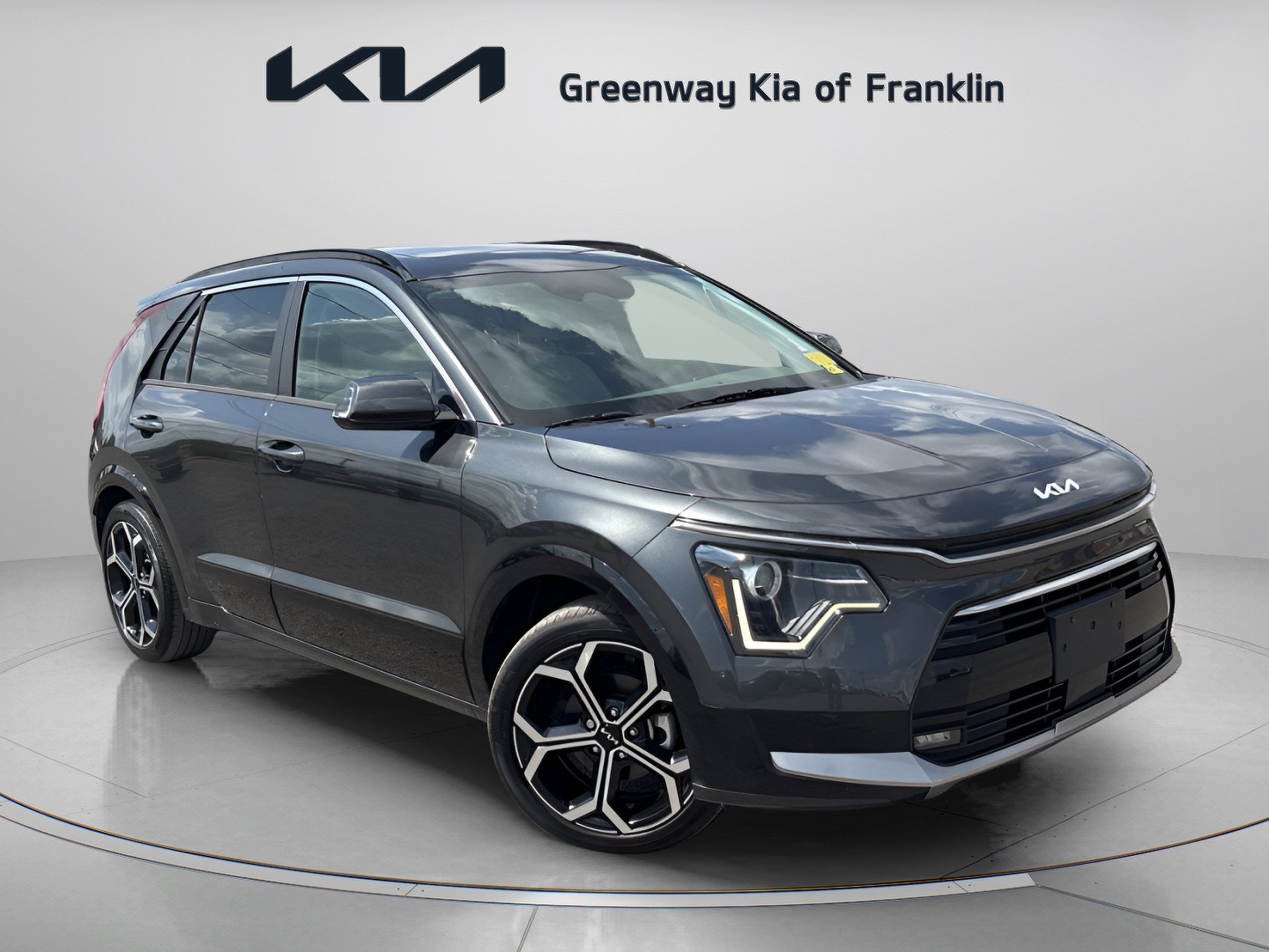 Used 2023 Kia Niro EX Touring FWD image 1