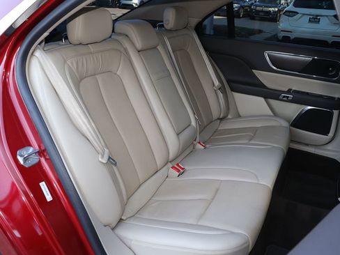 Used 2020 Lincoln Continental w/ Premium Package image 39