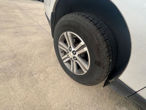 Used 2016 Chevrolet Traverse LT image 18