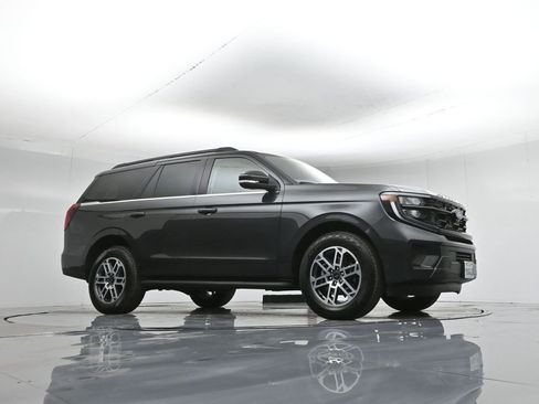 Used 2025 Ford Expedition Active image 4