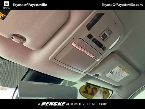 Certified 2022 Toyota Highlander L image 25