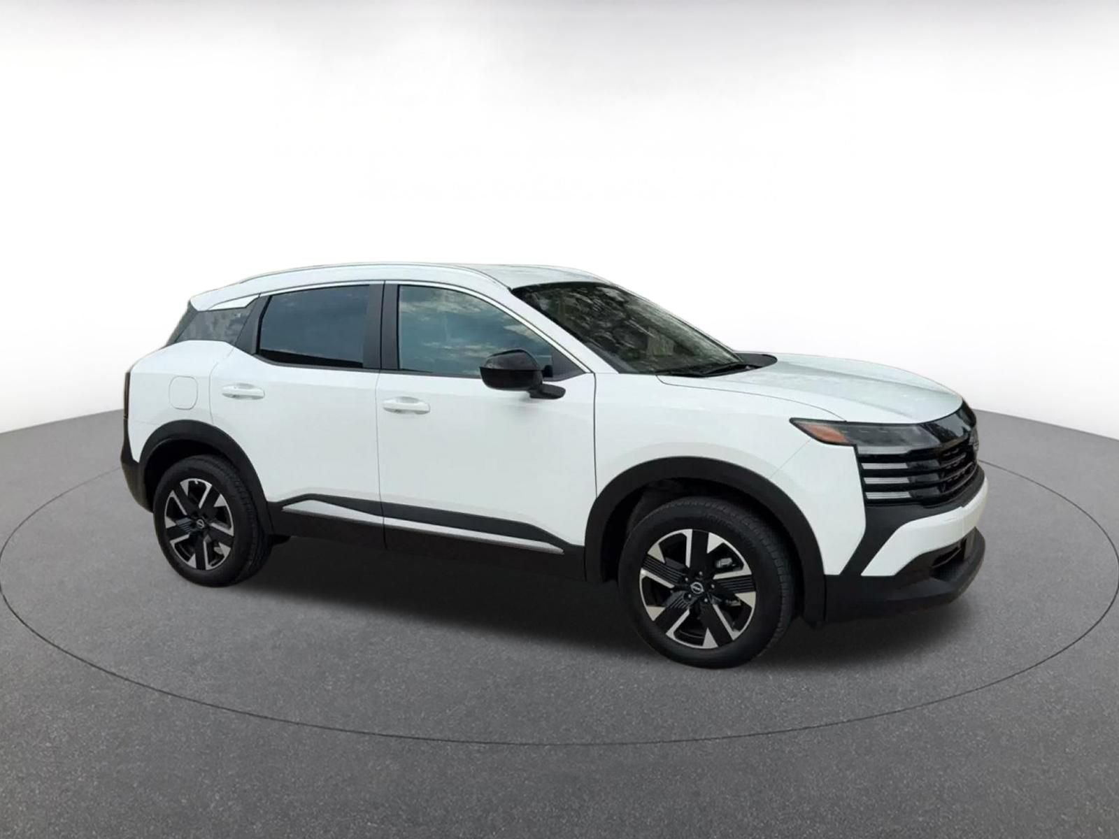 Used 2026 Nissan Kicks SV w/ Cold Weather Package AWD/4WD image 2