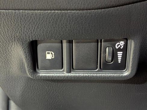 Used 2021 Toyota C-HR XLE image 12