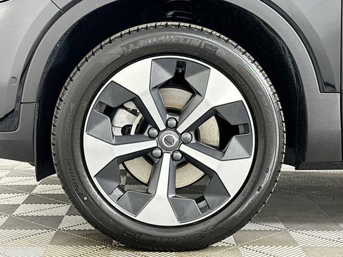 Used 2025 Volvo XC40 B5 Plus w/ Protection Package Premier image 27