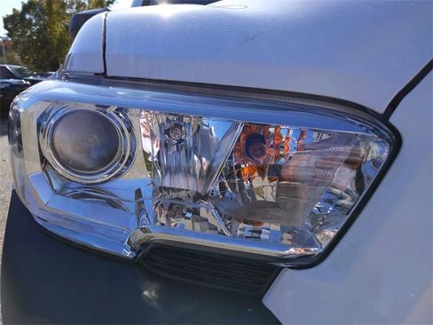 Used 2019 Toyota Tacoma SR image 10