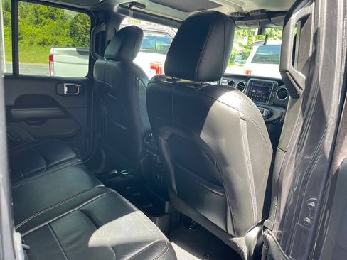 Used 2018 Jeep Wrangler Unlimited Sahara w/ Dual Top Group AWD/4WD image 31