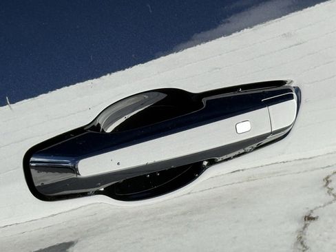 New 2026 Chevrolet Traverse RS image 5