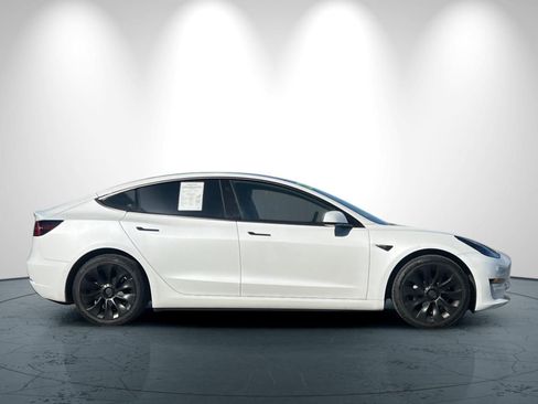 Used 2022 Tesla Model 3 Standard Range image 3