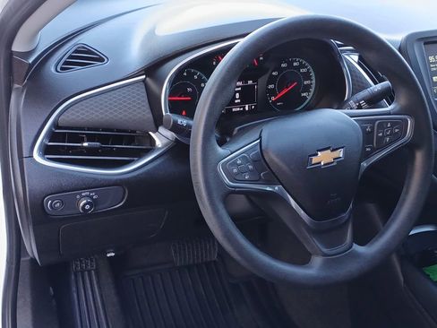 Used 2018 Chevrolet Malibu LT image 18