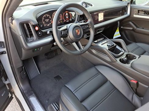 Used 2026 Porsche Cayenne Coupe image 4