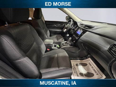 Used 2017 Nissan Rogue SV w/ SV Premium Package image 15