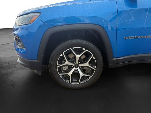 Used 2025 Jeep Compass Limited AWD/4WD image 9