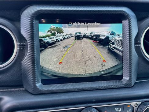 Used 2023 Jeep Wrangler Unlimited Sahara w/ Cold Weather Group AWD/4WD image 15