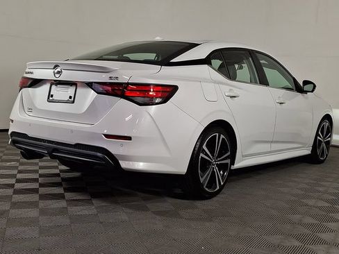 Used 2023 Nissan Sentra SR w/ SR Premium Package FWD image 9