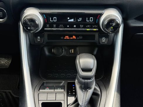 Used 2024 Toyota RAV4 XLE FWD image 24