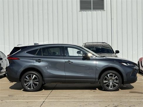 Used 2024 Toyota Venza LE image 3