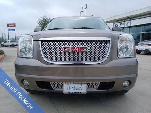 Used 2013 GMC Yukon Denali image 2