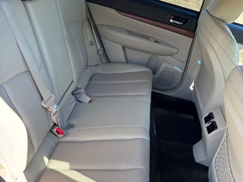 Used 2014 Subaru Outback 2.5i Limited image 23