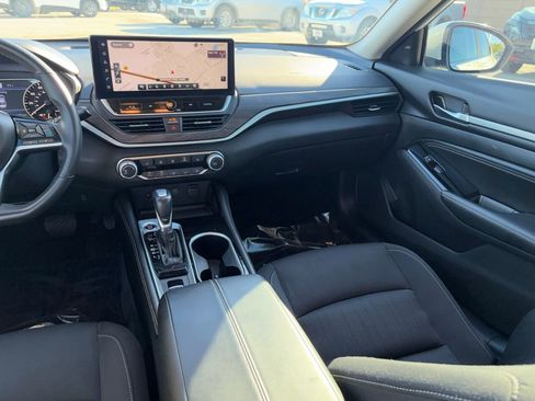 Used 2023 Nissan Altima 2.5 SV w/ SV Premium Package image 22