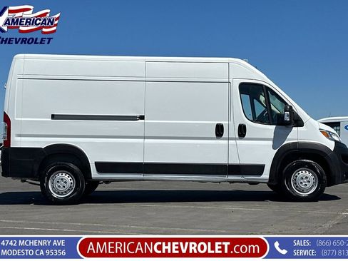 Used 2025 RAM ProMaster 2500 w/ Convenience Group FWD image 3