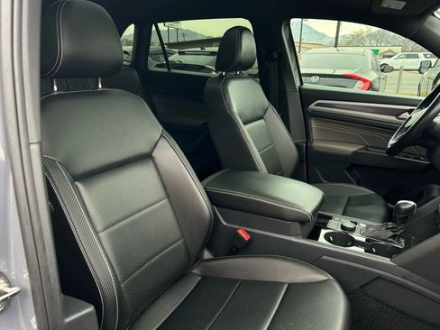 Used 2022 Volkswagen Atlas Cross Sport SEL R-Line image 35