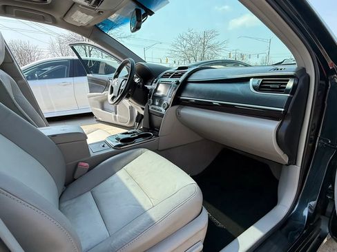 Used 2014 Toyota Camry XLE w/ Leather Package image 10