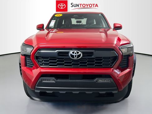 Used 2025 Toyota Tacoma TRD Off-Road AWD/4WD image 9