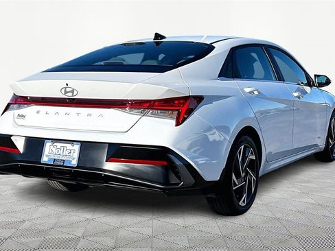 Used 2024 Hyundai Elantra SEL w/ Convenience Package image 2