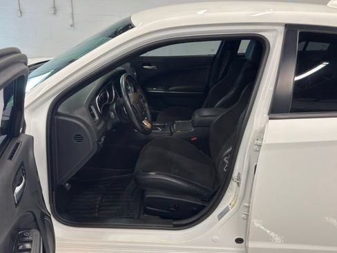 Used 2018 Dodge Charger R/T Scat Pack RWD image 9
