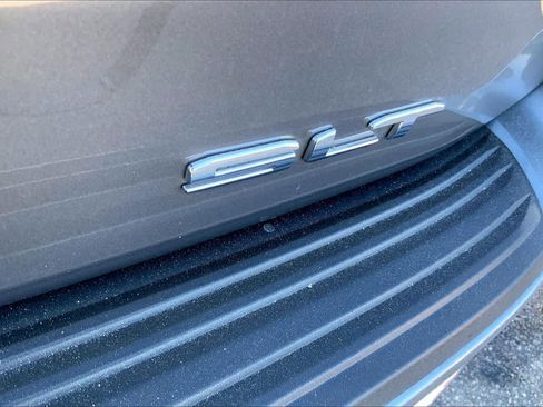 Used 2022 GMC Yukon SLT w/ SLT Premium Package image 9