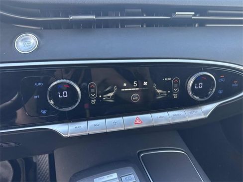 Used 2025 Genesis GV70 2.5T image 21