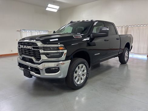 New 2026 RAM 2500 Big Horn AWD/4WD image 4