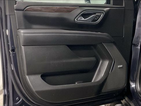 Used 2022 Chevrolet Suburban Z71 w/ Luxury Package image 9